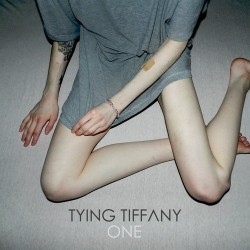 Tying Tiffany圖片照片_Tying Tiffany